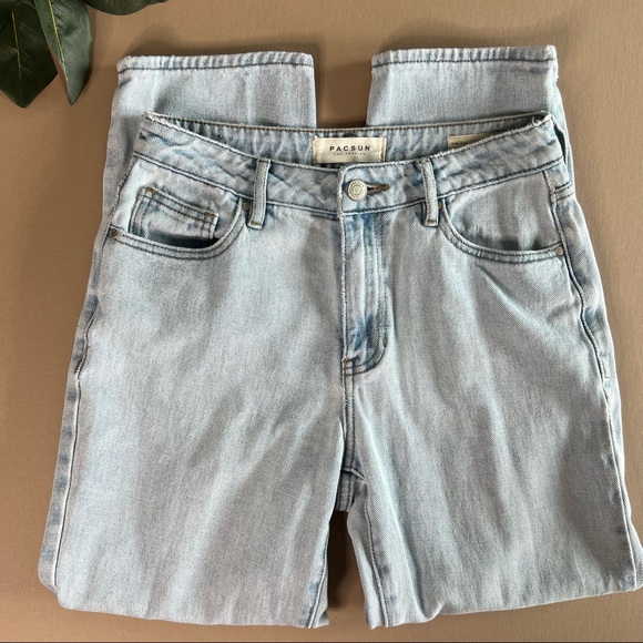 PacSun Lightwash Distressed Mom Jeans - Picture 3 of 14